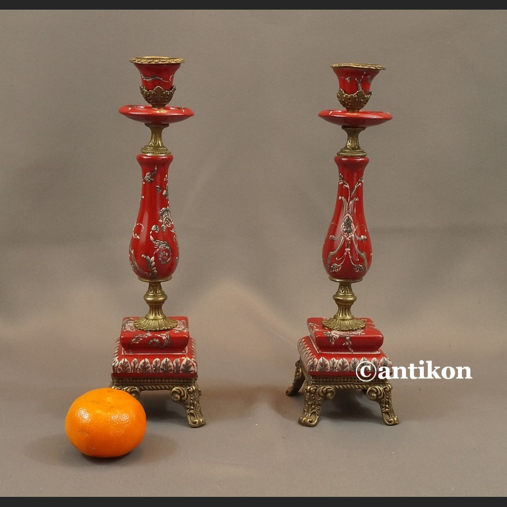 Para  świeczników barokowych czerwonych Para  świeczników barokowych czerwonych
