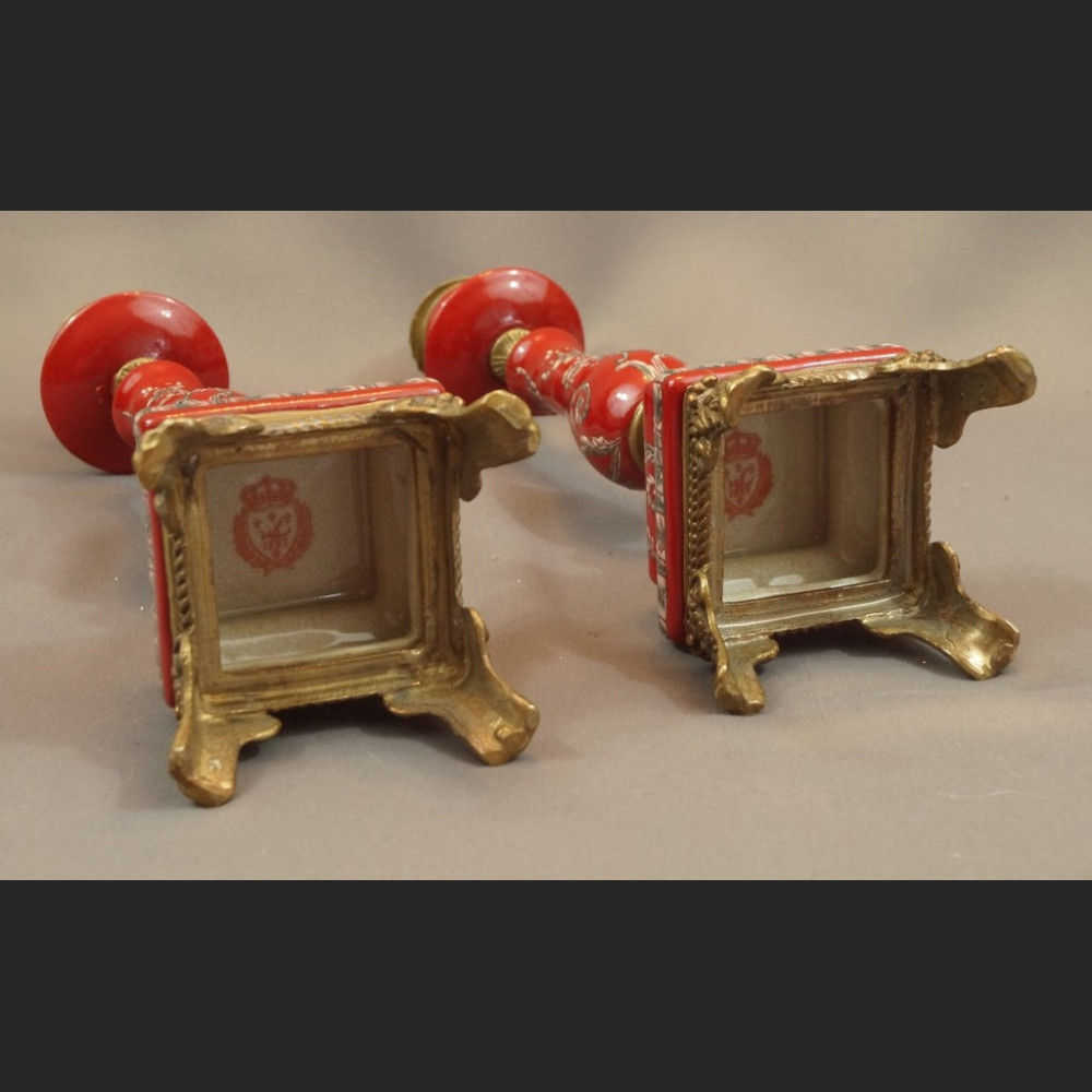 Para  świeczników barokowych czerwonych Para  świeczników barokowych czerwonych