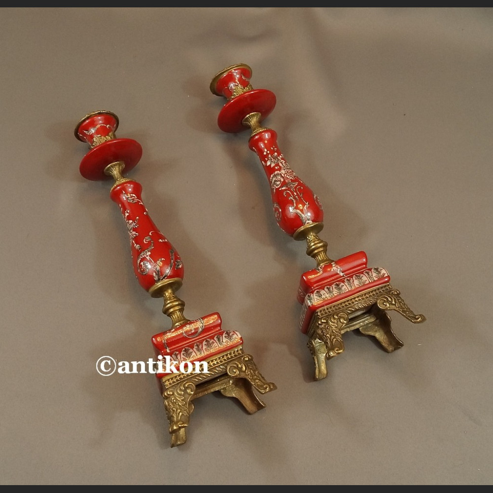 Para  świeczników barokowych czerwonych Para  świeczników barokowych czerwonych