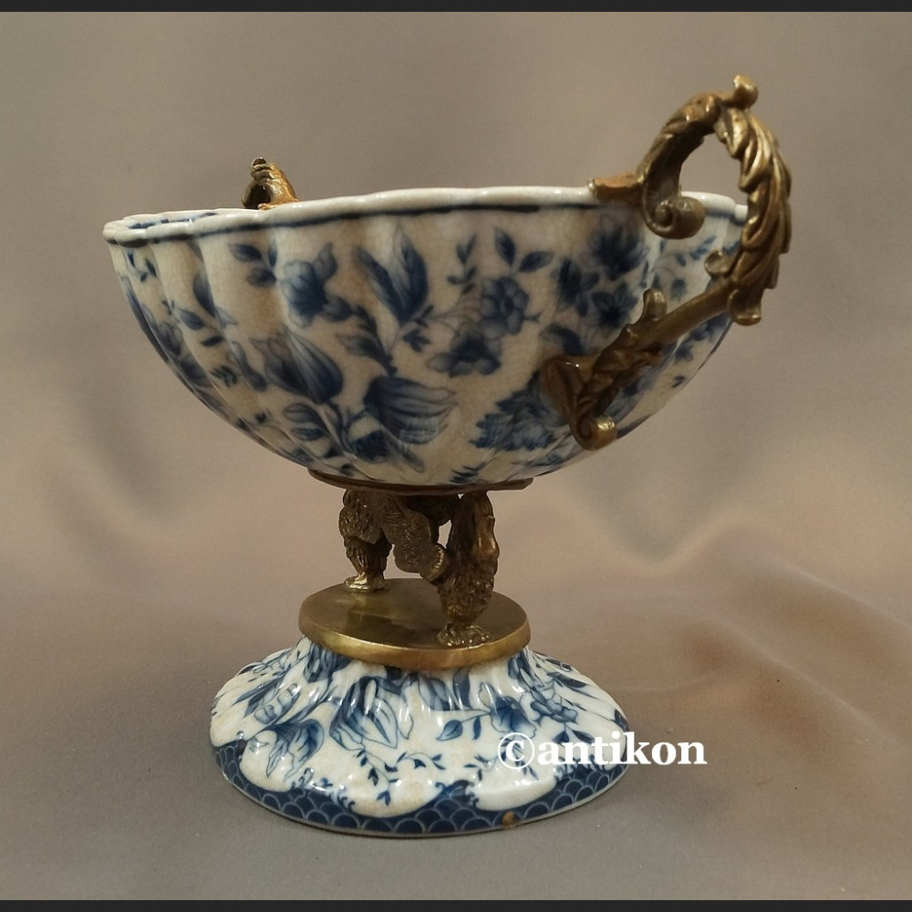 Patera wzór cebulowy porcelana z brązem Patera wzór cebulowy porcelana z brązem