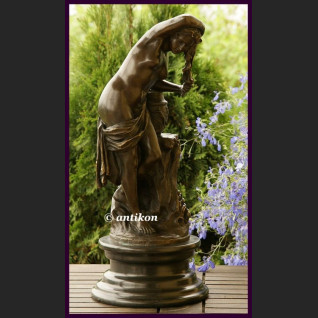 Akt dziewczyny rzeźba z brązu duża 