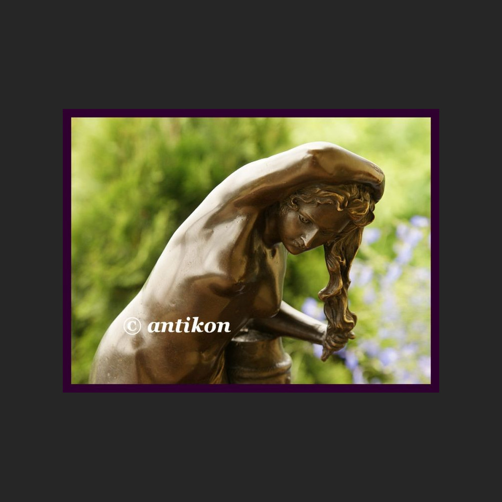 Akt dziewczyny rzeźba z brązu duża 