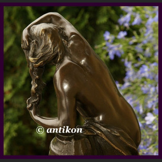 Akt dziewczyny rzeźba z brązu duża 