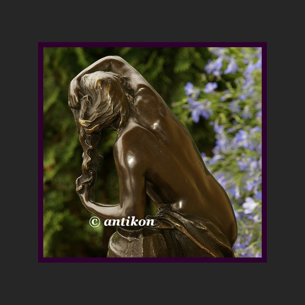 Akt dziewczyny rzeźba z brązu duża 