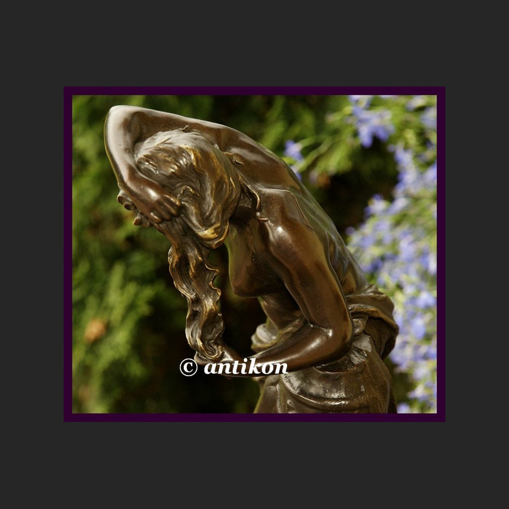 Akt dziewczyny rzeźba z brązu duża 