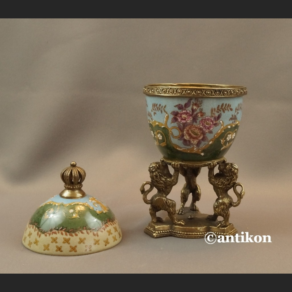 Carskie Jajo z lwami a la Faberge porcelanowa szkatuła  Carskie Jajo z lwami a la Faberge porcelanowa szkatuła