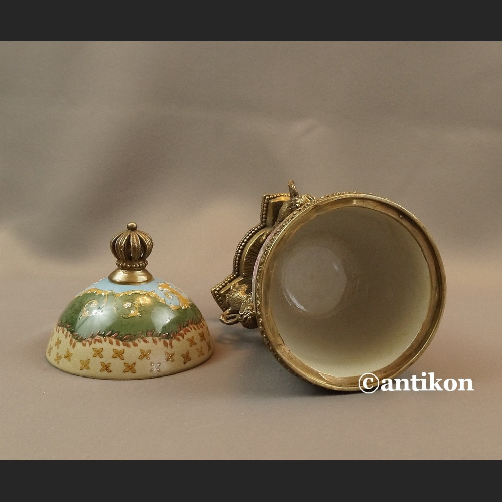 Carskie Jajo z lwami a la Faberge porcelanowa szkatuła  Carskie Jajo z lwami a la Faberge porcelanowa szkatuła
