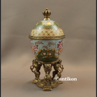 Carskie Jajo z lwami a la Faberge porcelanowa szkatuła 