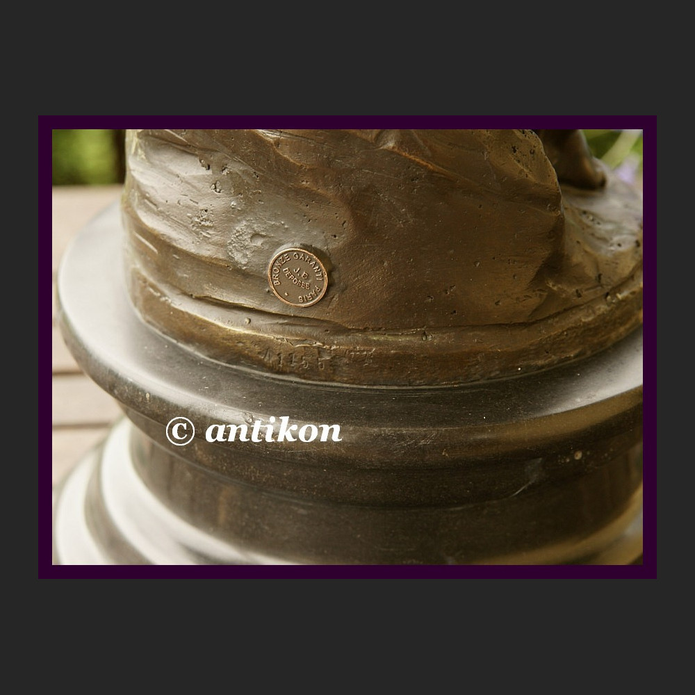 Akt dziewczyny duża rzeźba z brązu Akt dziewczyny duża rzeźba z brązu