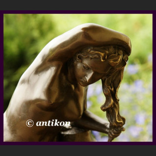Akt dziewczyny rzeźba z brązu duża 