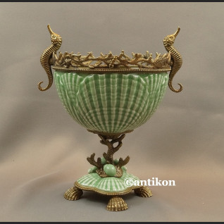 Patera porcelanowa z konikami morskimi 