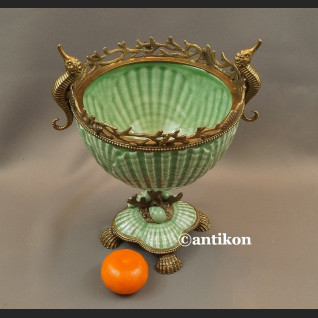 Patera porcelanowa z konikami morskimi 