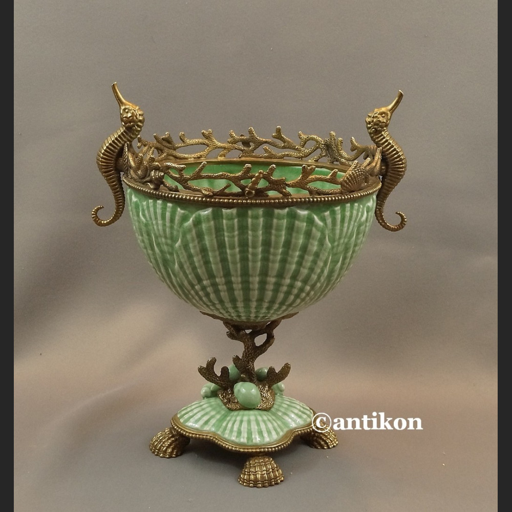 Patera porcelanowa z konikami morskimi 