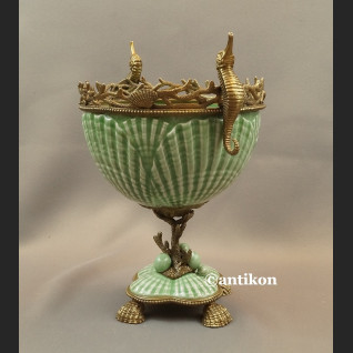 Patera porcelanowa z konikami morskimi 