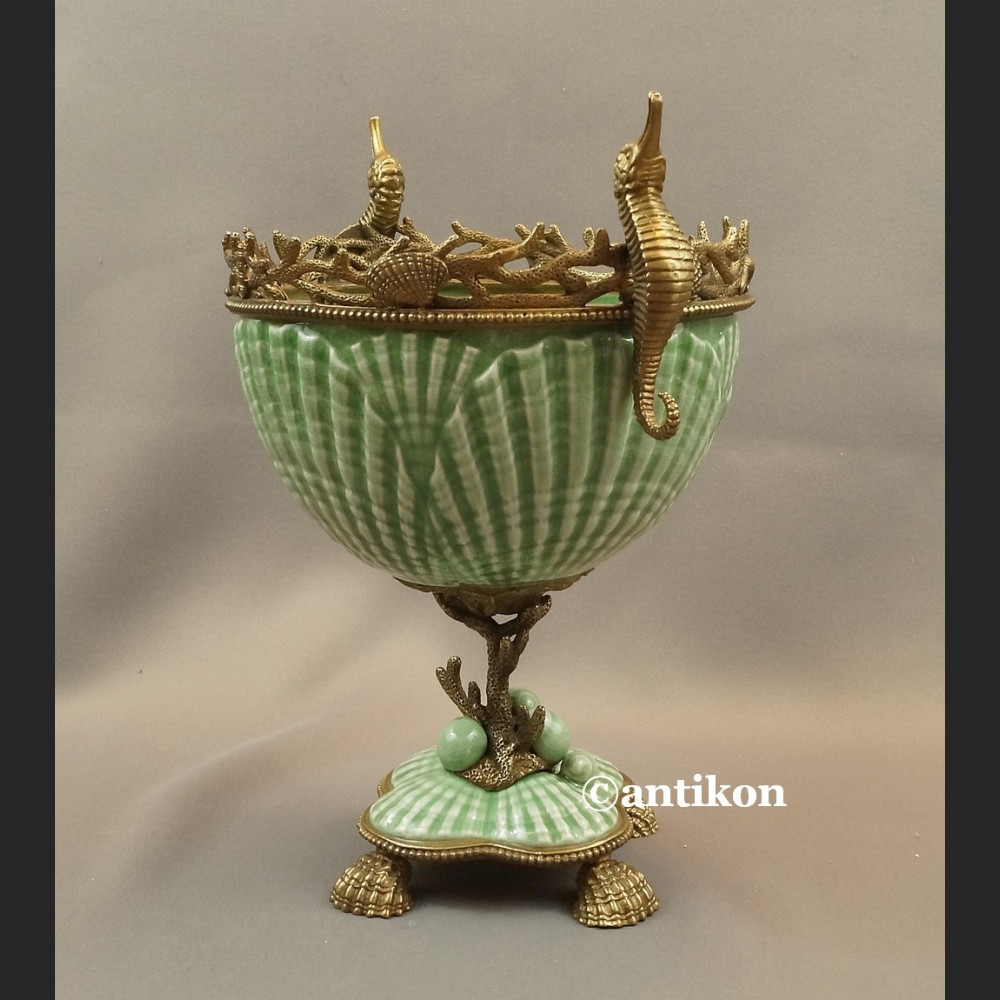 Patera porcelanowa z konikami morskimi 