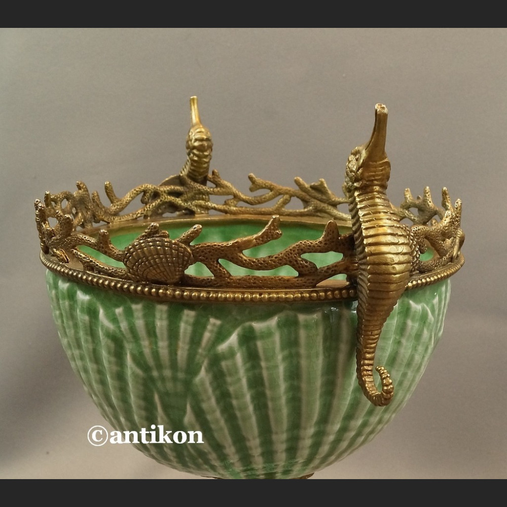 Patera porcelanowa z konikami morskimi 