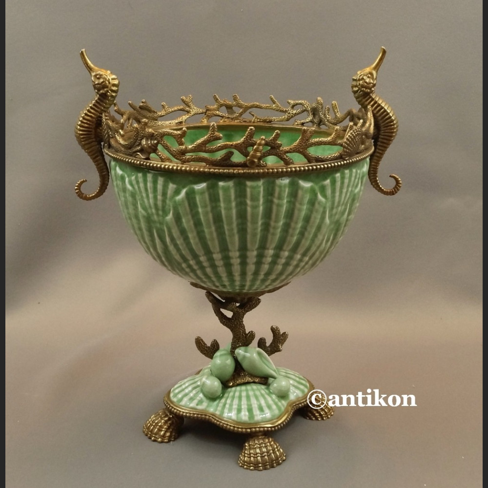 Patera porcelanowa z konikami morskimi 