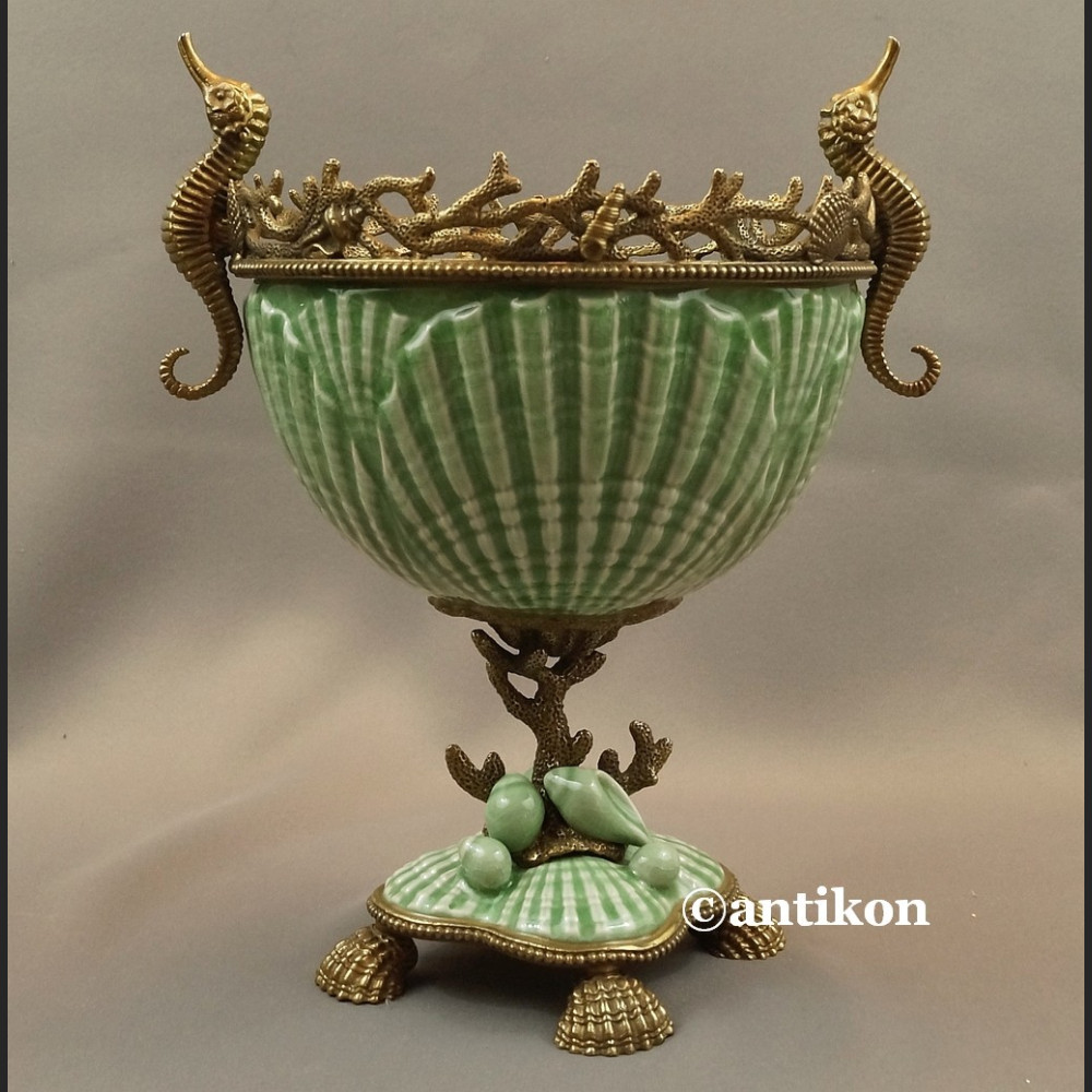 Patera porcelanowa z konikami morskimi 