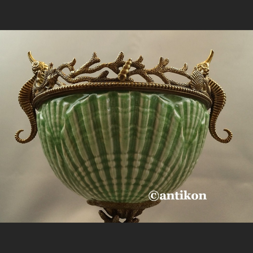 Patera porcelanowa z konikami morskimi 