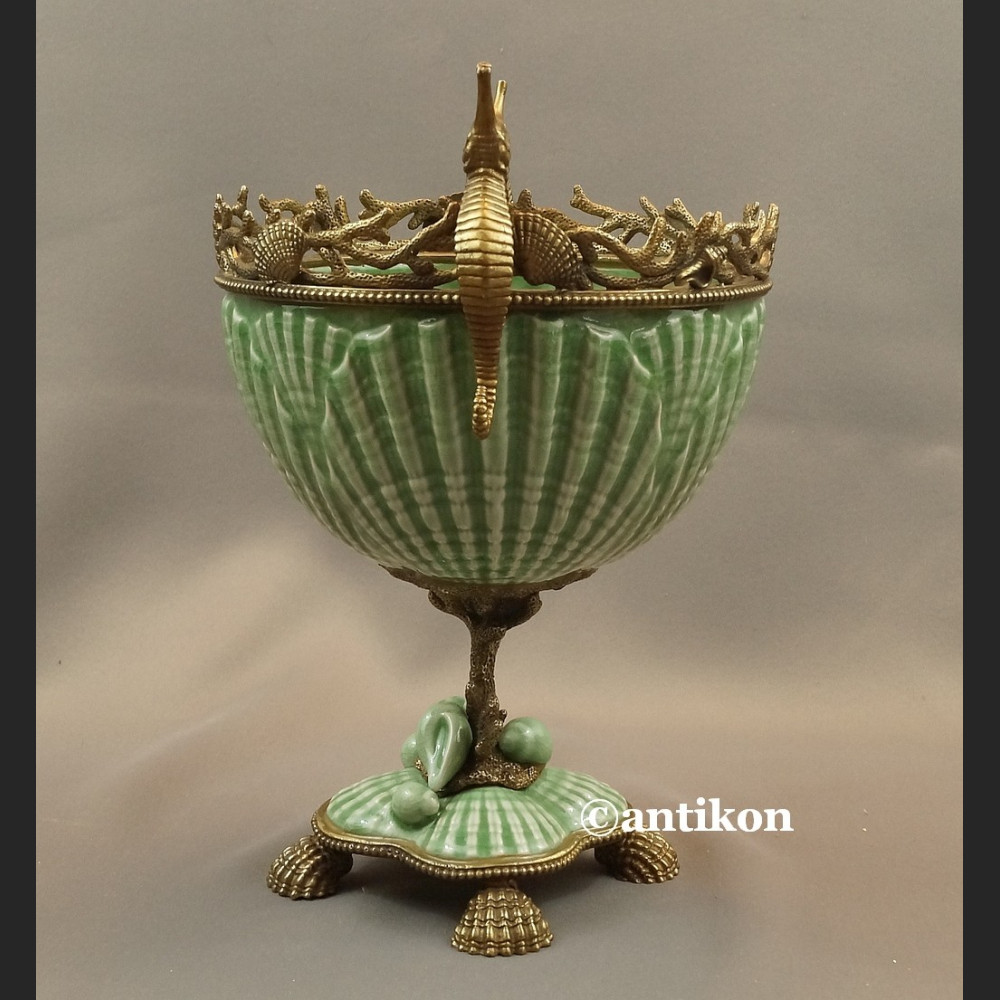 Patera porcelanowa z konikami morskimi 