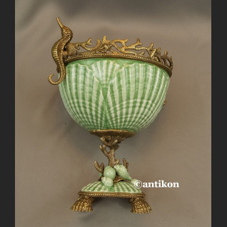 Patera porcelanowa z konikami morskimi 