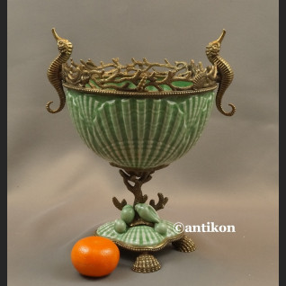 Patera porcelanowa z konikami morskimi 