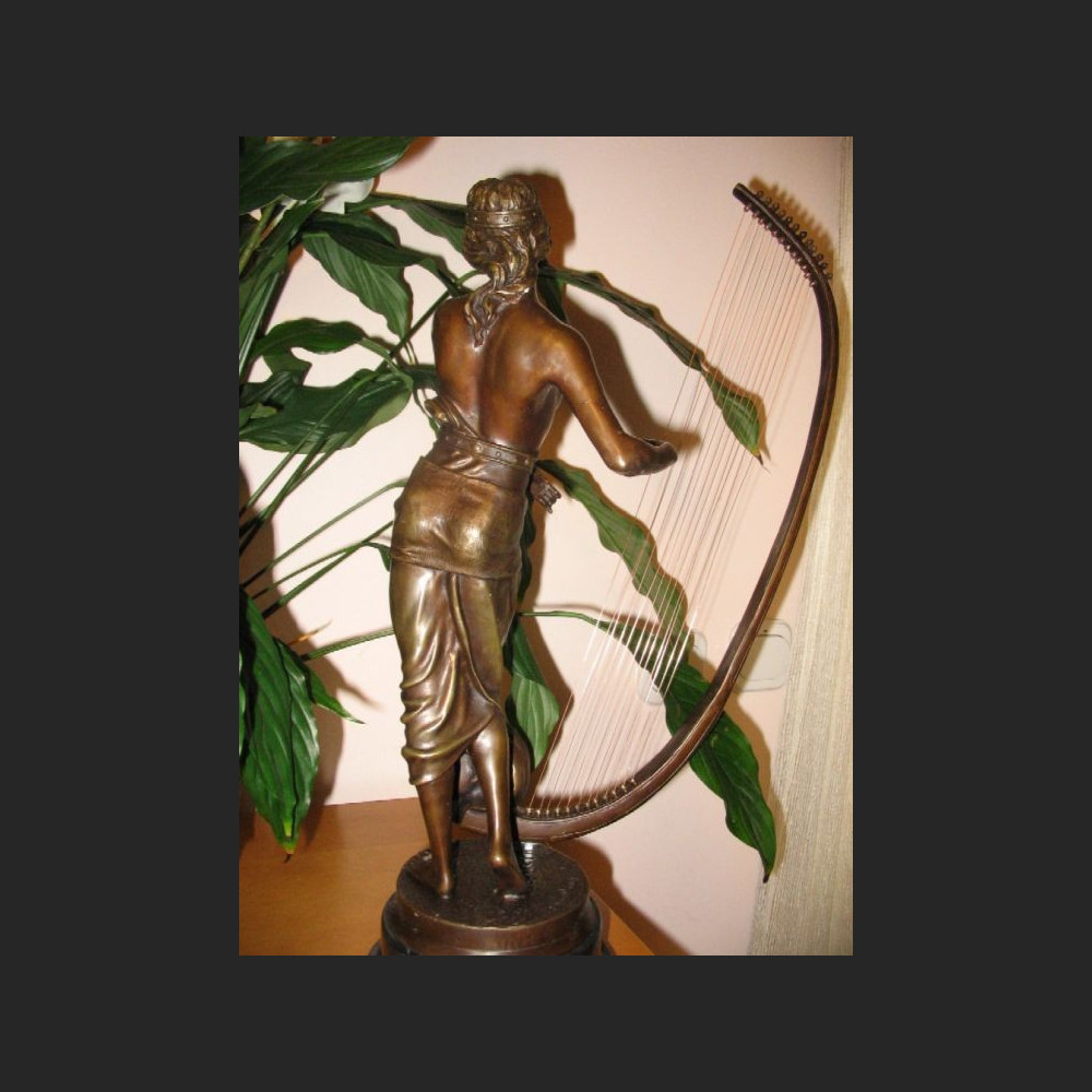 HARFISTKA DUŻA RZEŹBA PIĘKNY BRĄZ