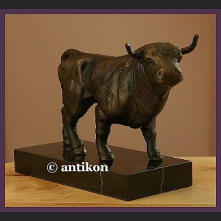 Byk masywana figura 
