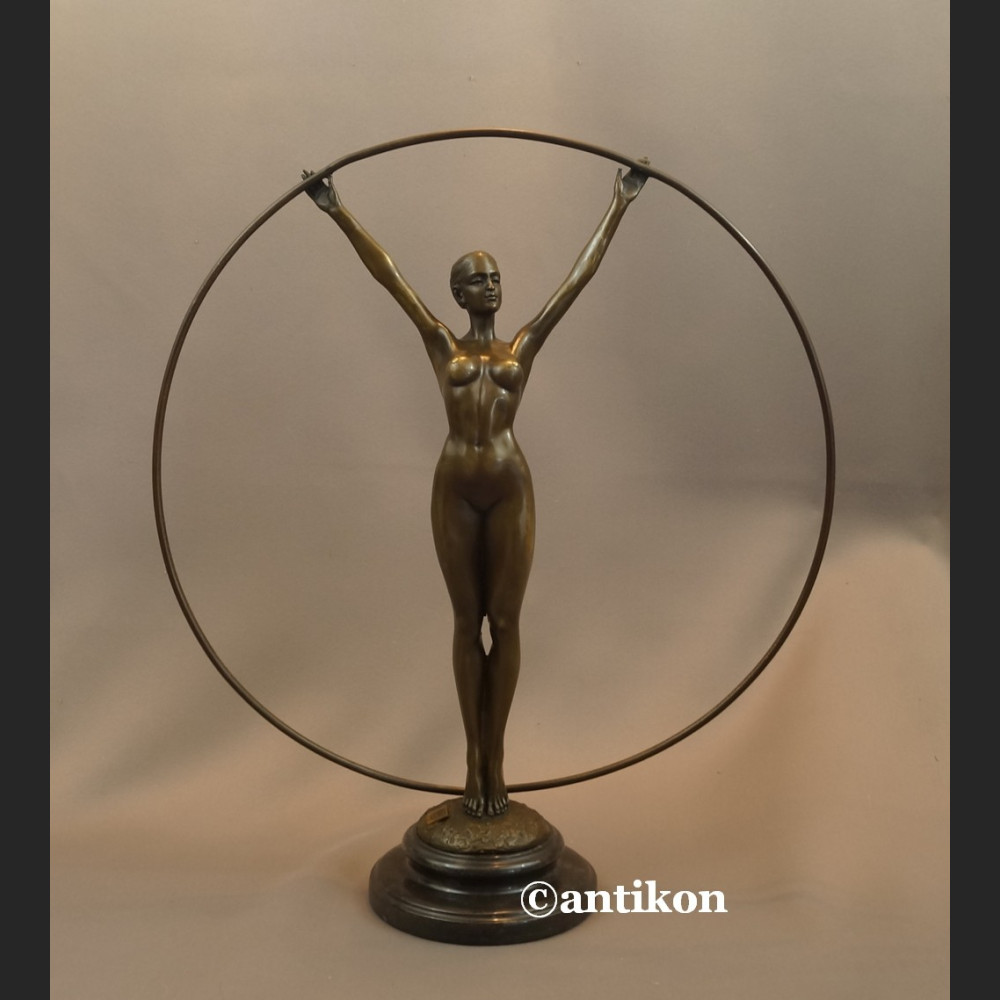 Rzeźba gimnastyczka z brązu art deco  Rzeźba gimnastyczka z brązu art deco
