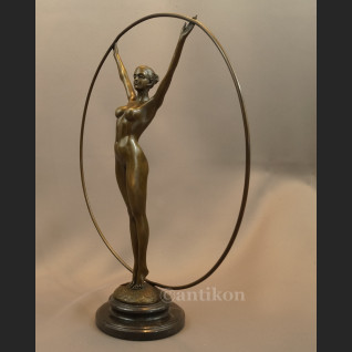 Rzeźba gimnastyczka z brązu art deco  Rzeźba gimnastyczka z brązu art deco