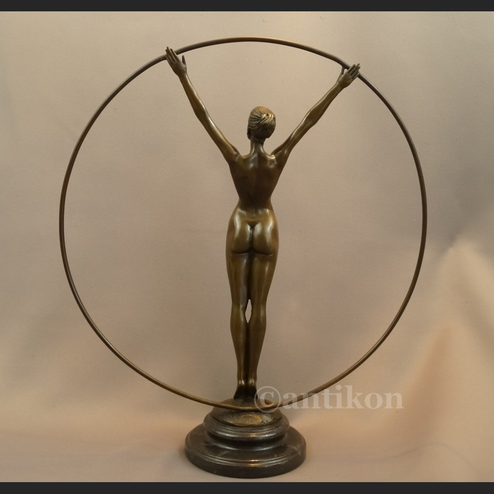Rzeźba gimnastyczka z brązu art deco  Rzeźba gimnastyczka z brązu art deco