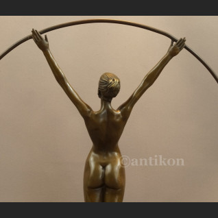 Rzeźba gimnastyczka z brązu art deco  Rzeźba gimnastyczka z brązu art deco
