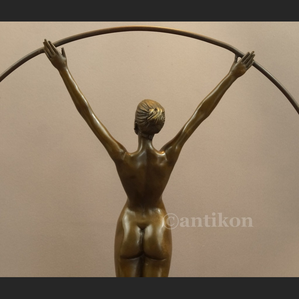Rzeźba gimnastyczka z brązu art deco  Rzeźba gimnastyczka z brązu art deco