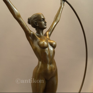Rzeźba gimnastyczka z brązu art deco  Rzeźba gimnastyczka z brązu art deco