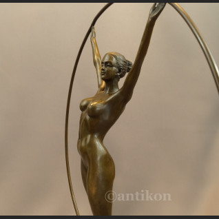 Rzeźba gimnastyczka z brązu art deco  Rzeźba gimnastyczka z brązu art deco