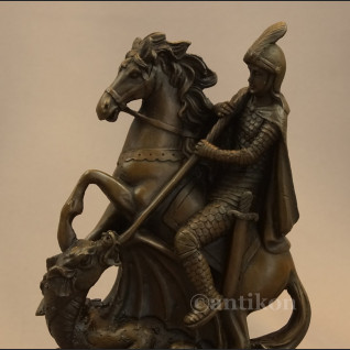 Święty Jerzy walczący ze smokiem figura z brązu  Święty Jerzy walczący ze smokiem figura z brązu