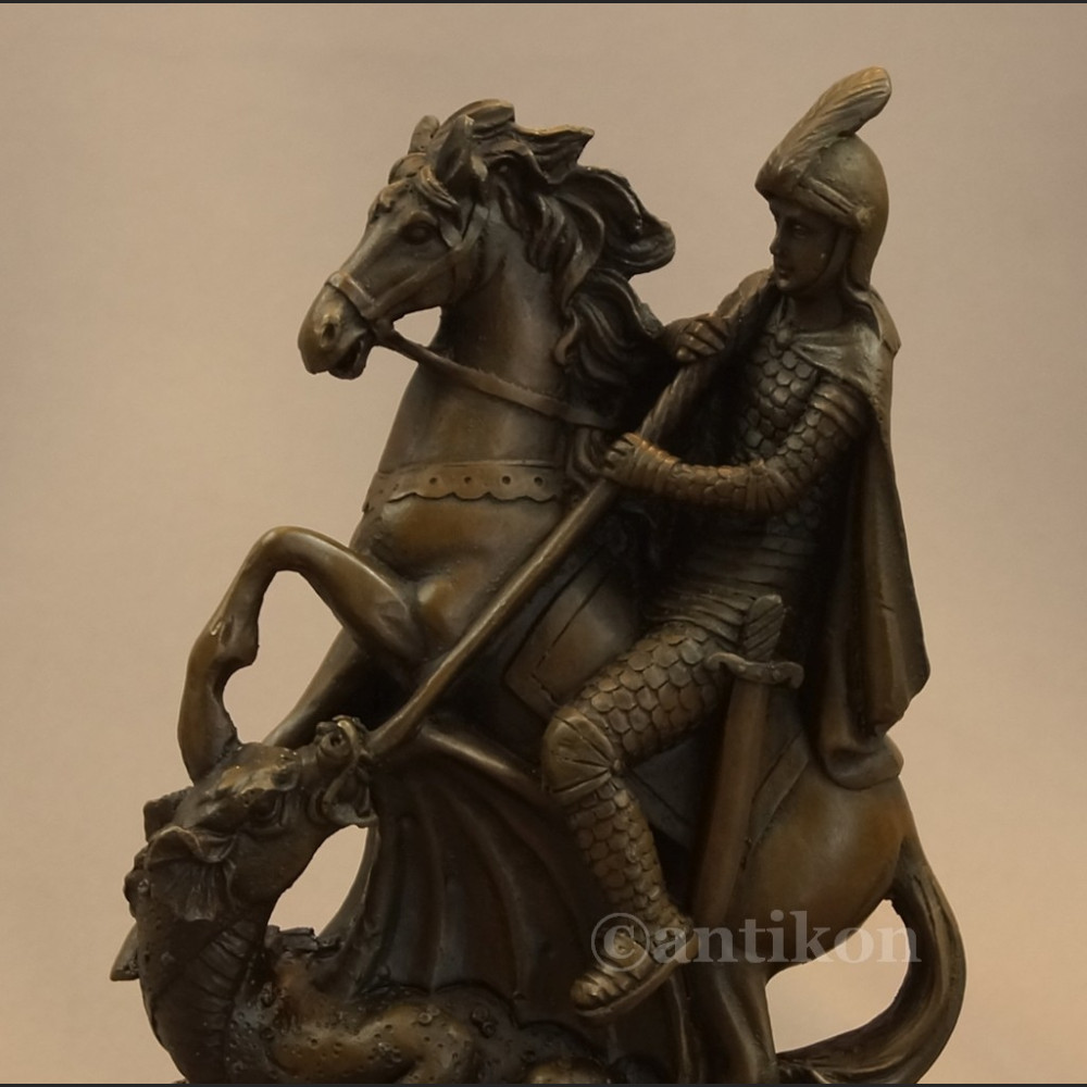 Święty Jerzy walczący ze smokiem figura z brązu  Święty Jerzy walczący ze smokiem figura z brązu