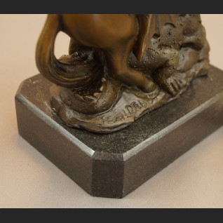 Święty Jerzy walczący ze smokiem figura z brązu  Święty Jerzy walczący ze smokiem figura z brązu