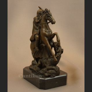 Święty Jerzy walczący ze smokiem figura z brązu  Święty Jerzy walczący ze smokiem figura z brązu