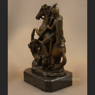 Święty Jerzy walczący ze smokiem figura z brązu  Święty Jerzy walczący ze smokiem figura z brązu