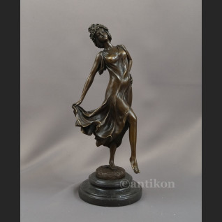 Figurka z brązu Primavera tańcząca dziewczyna Figurka z brązu Primavera tańcząca dziewczyna