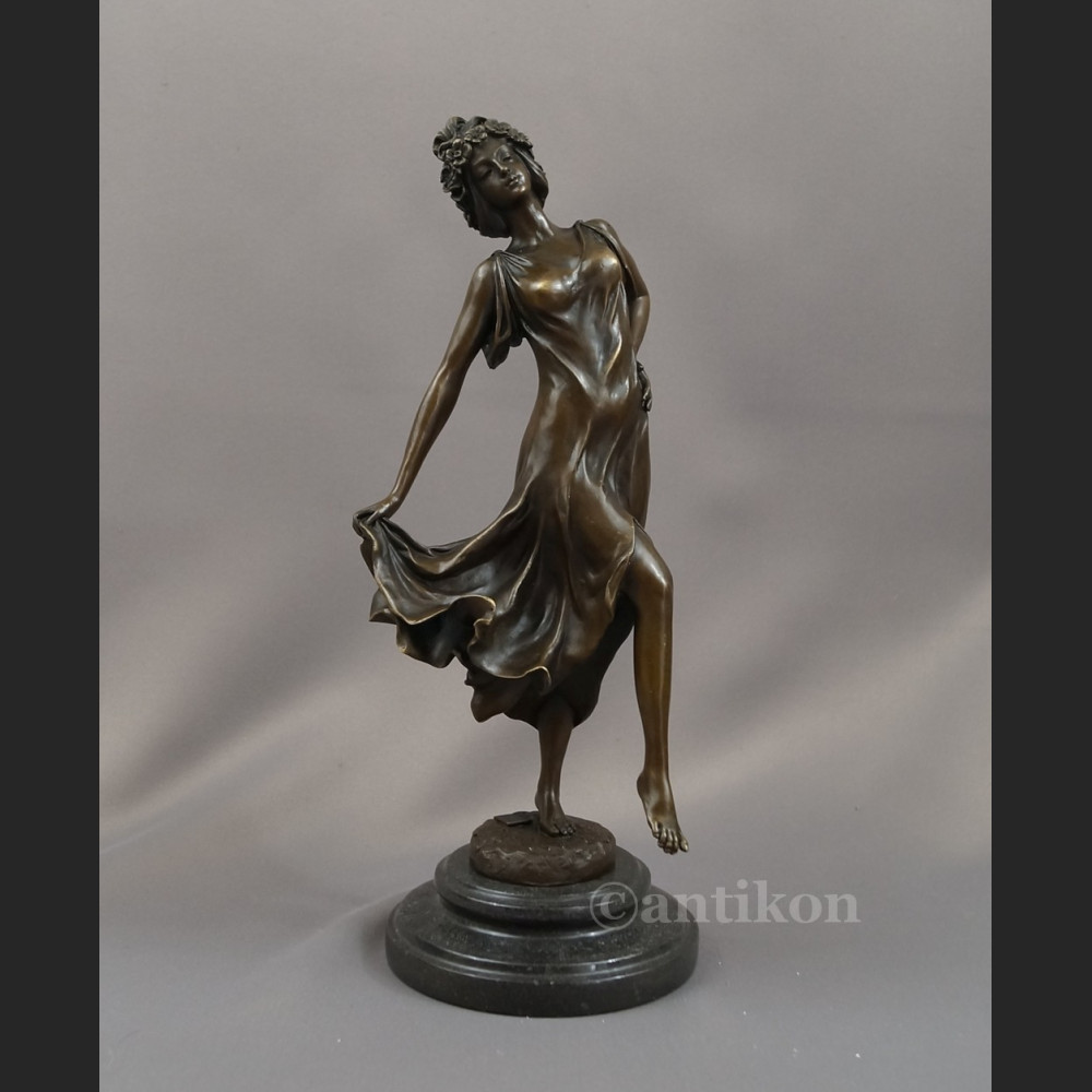 Figurka z brązu Primavera tańcząca dziewczyna Figurka z brązu Primavera tańcząca dziewczyna
