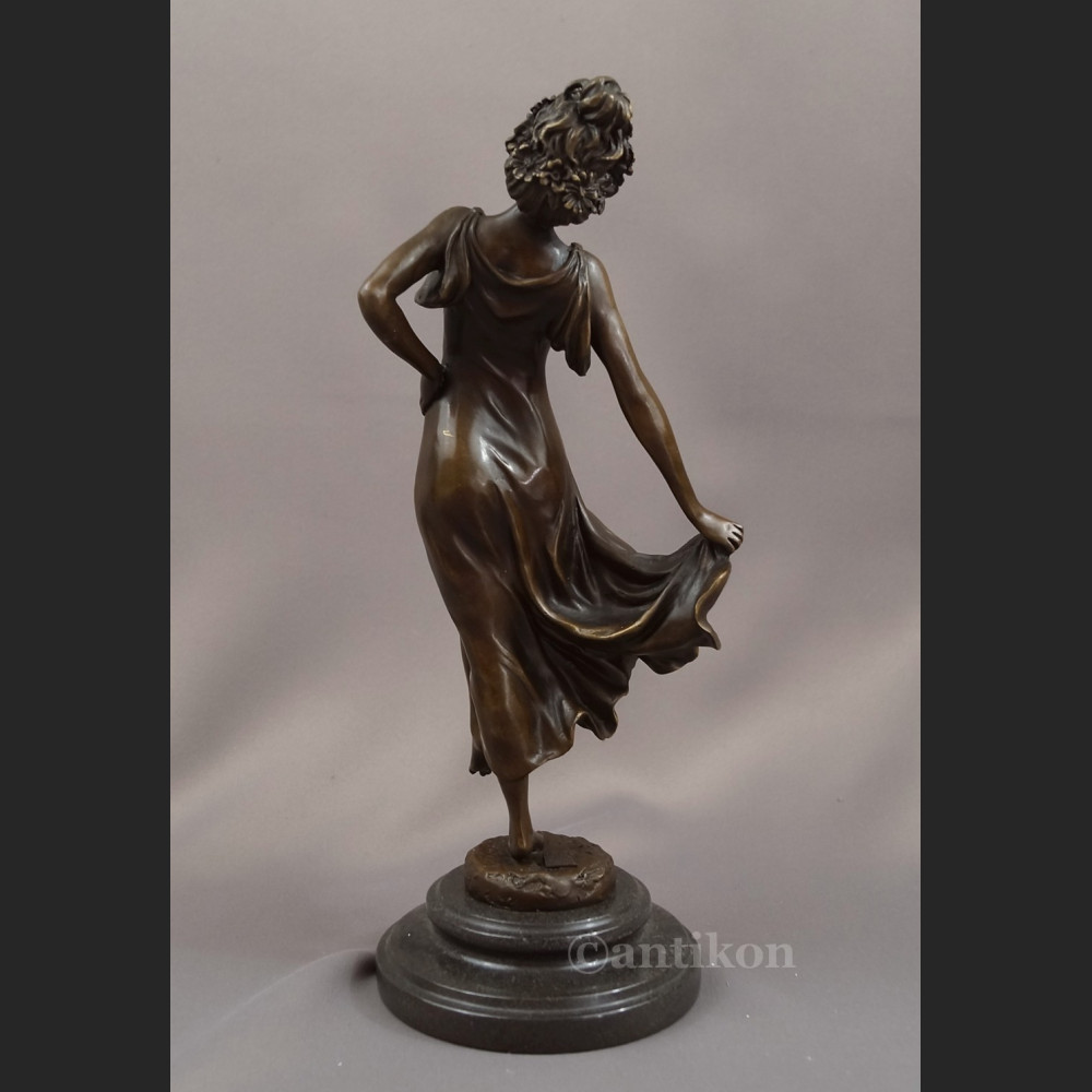 Figurka z brązu Primavera tańcząca dziewczyna Figurka z brązu Primavera tańcząca dziewczyna