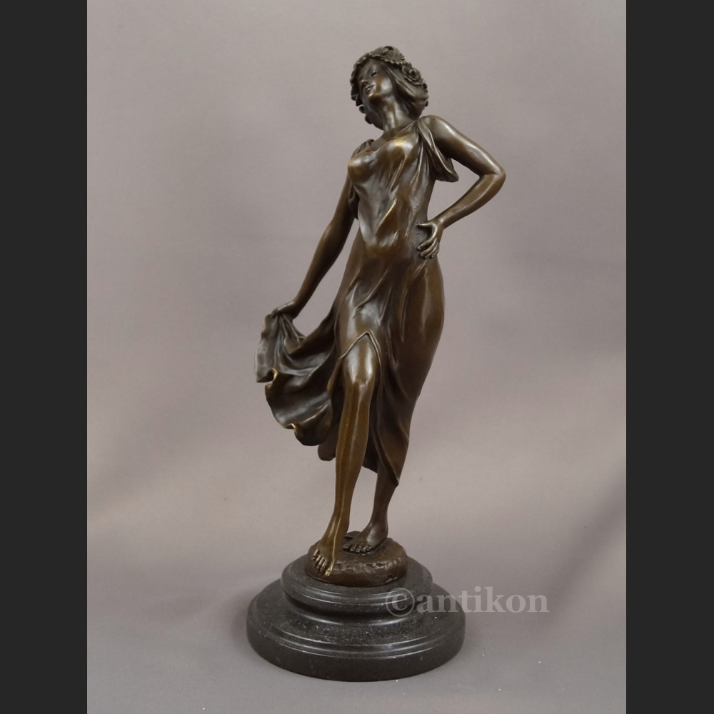 Figurka z brązu Primavera tańcząca dziewczyna Figurka z brązu Primavera tańcząca dziewczyna