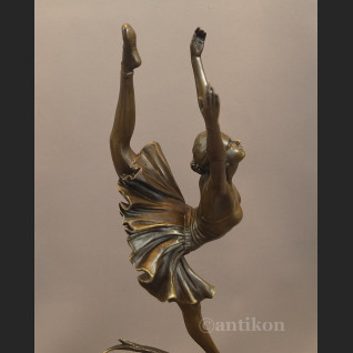 Duża rzeźba z brązu  baletnica Art Deco tancerka 