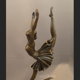 Duża rzeźba z brązu  baletnica Art Deco tancerka 