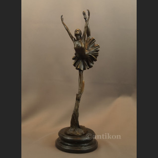 Duża rzeźba z brązu  baletnica Art Deco tancerka 