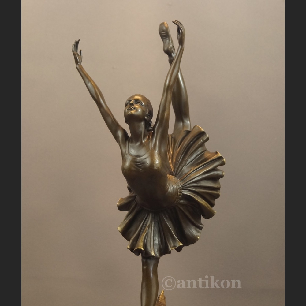 Duża rzeźba z brązu  baletnica Art Deco tancerka 