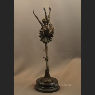 Duża rzeźba z brązu  baletnica Art Deco tancerka 