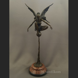 Rzeźba z brązu duża kobieta Motyl Dojrzewanie  Rzeźba z brązu duża kobieta Motyl Dojrzewanie